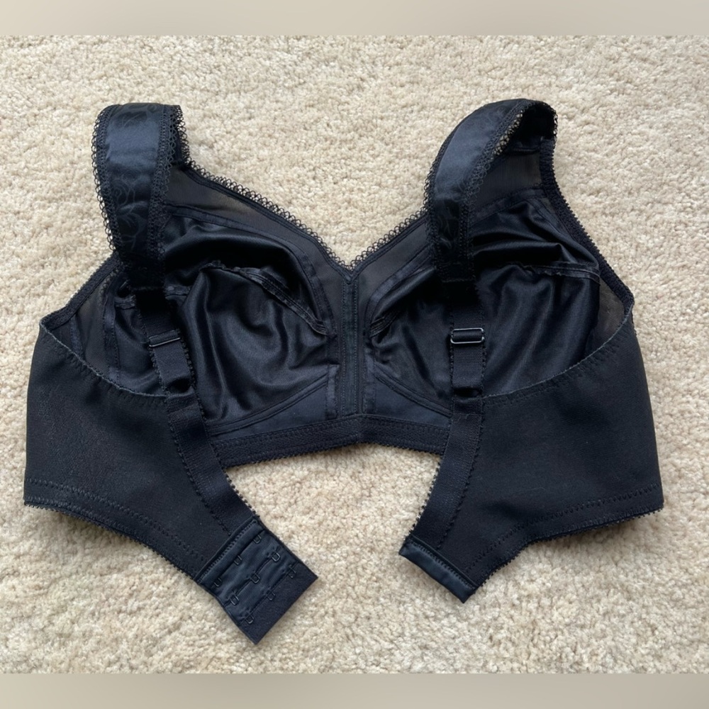 ✨Playtex 18 Hour Ultimate Shoulder Comfort Black Bra - #4693- Size 38C - EUC - Picture 2 of 5